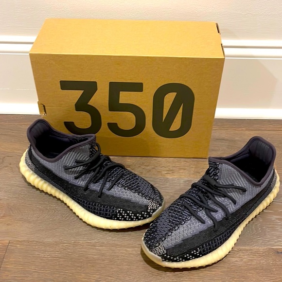 Yeezys 10.5 Carbon  Yeezys comes with box - Picture 1 of 1